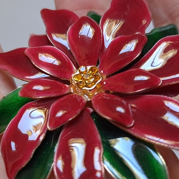 Vintage Enamel Poinsettia Brooch - Picture 4 of 4